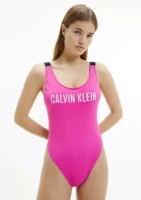 Дамски бански костюми Calvin Klein в класическа спортна кройка